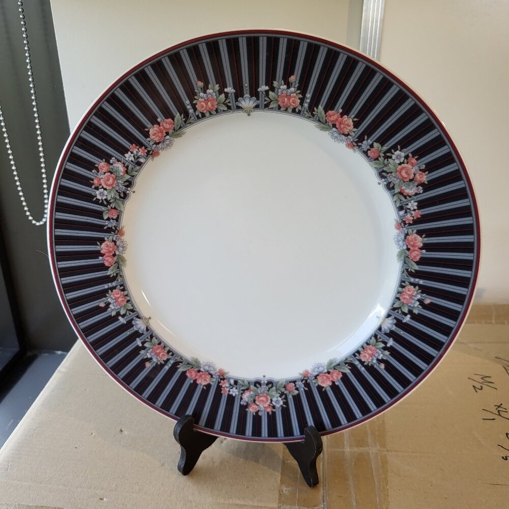 NORITAKE BORDER BOUQUET 4025 DINNER PLATE GUC SEE PICTURES